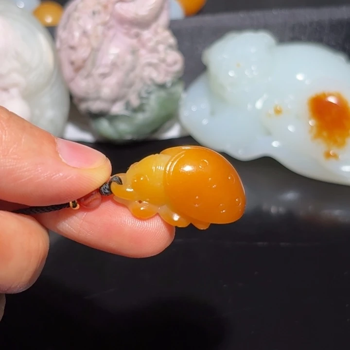 颈饰未镶嵌和田玉（白玉）