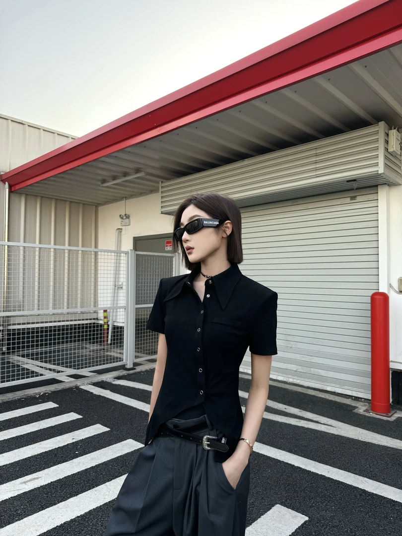 邓蕾婷【城市假日】夏季高级感不规则斜扣设计显瘦休闲百搭T恤上衣