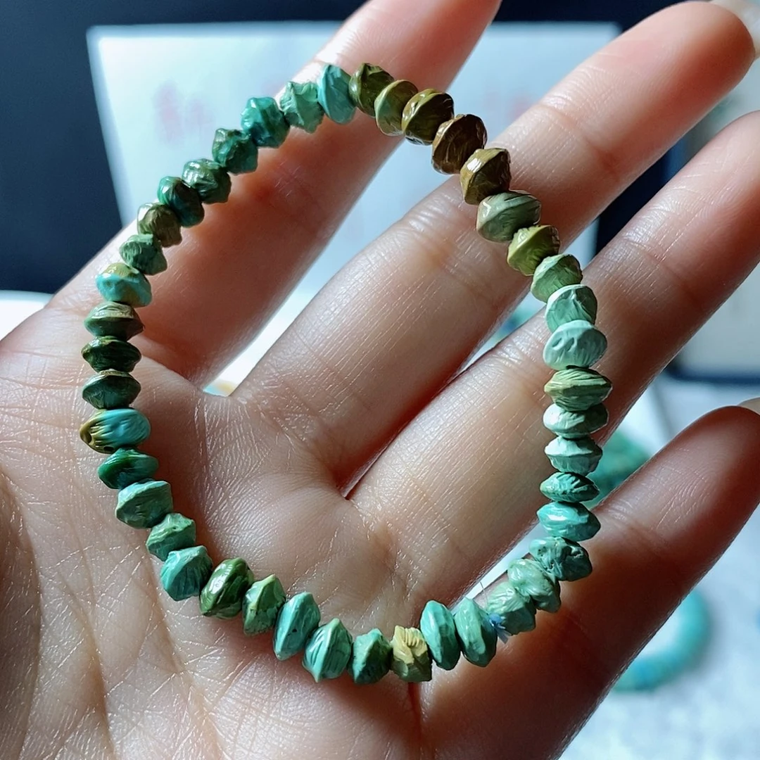 绿松石颈饰未镶嵌