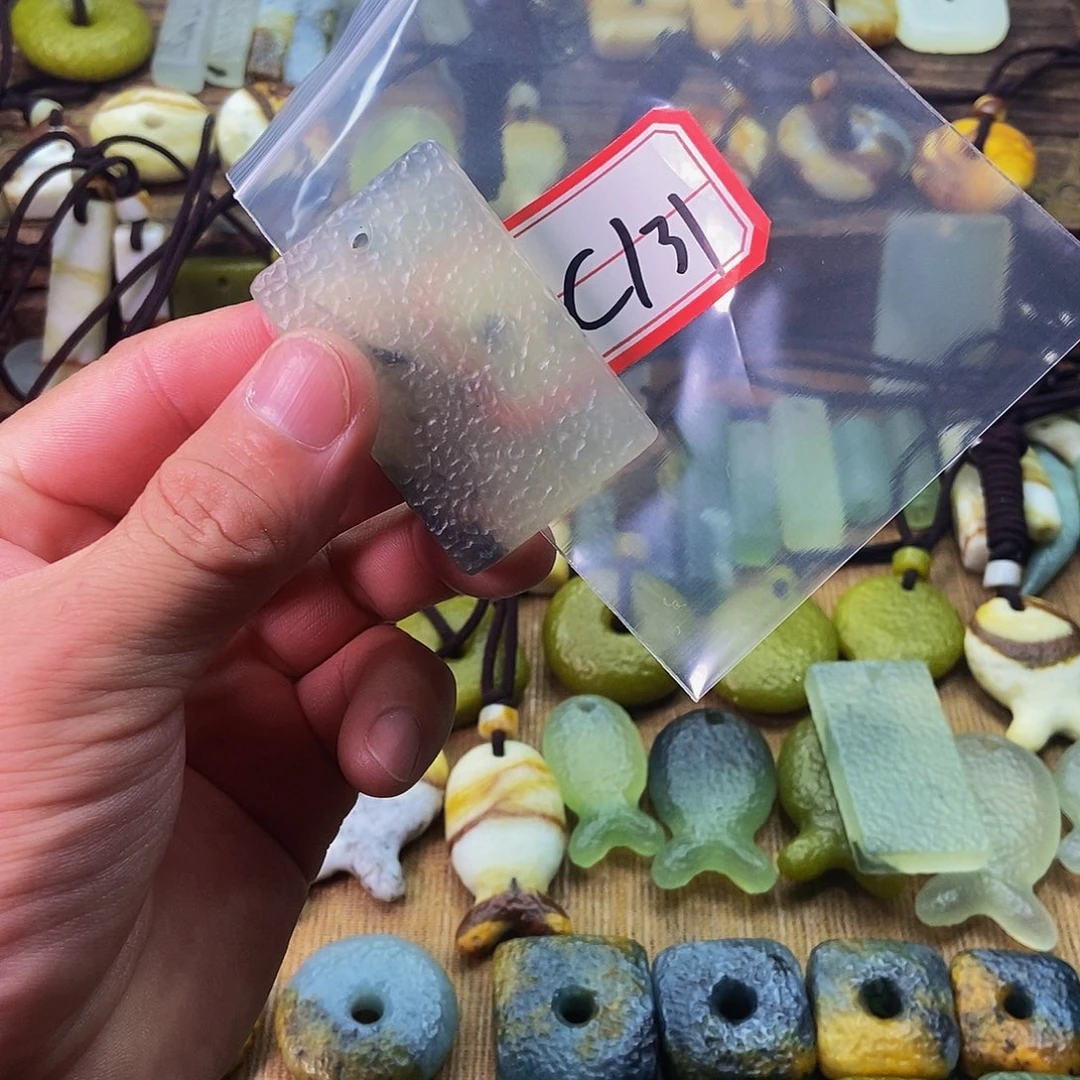 未镶嵌蛇纹石玉挂件一***兰