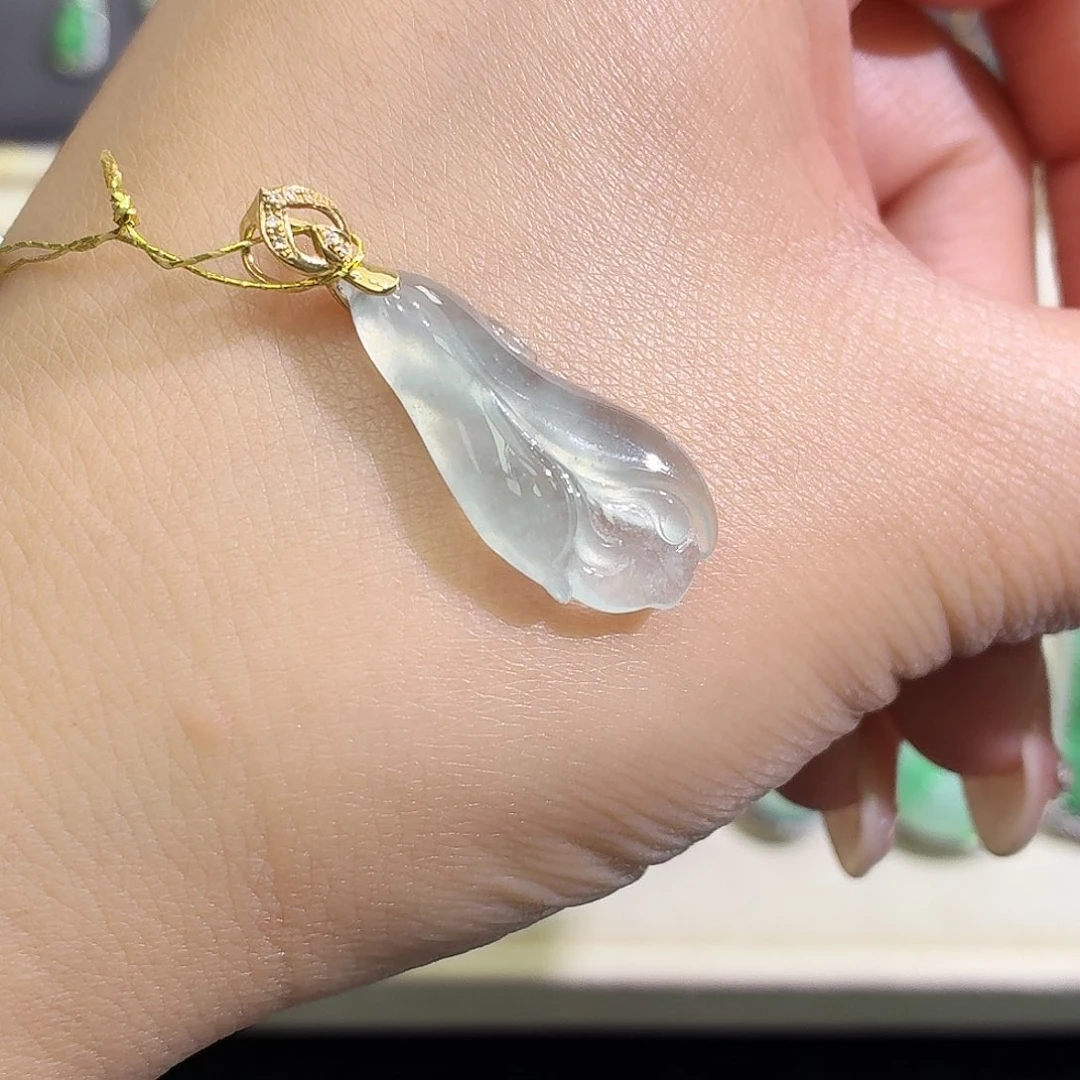 翡翠18K金镶嵌颈饰