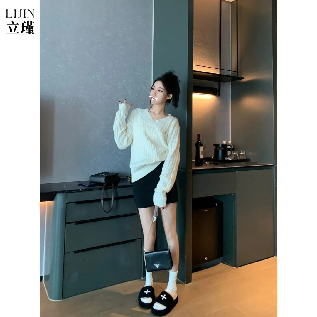 显白V领套头针织毛衣外穿米白色麻花设计感刺绣针织衫学院风女秋