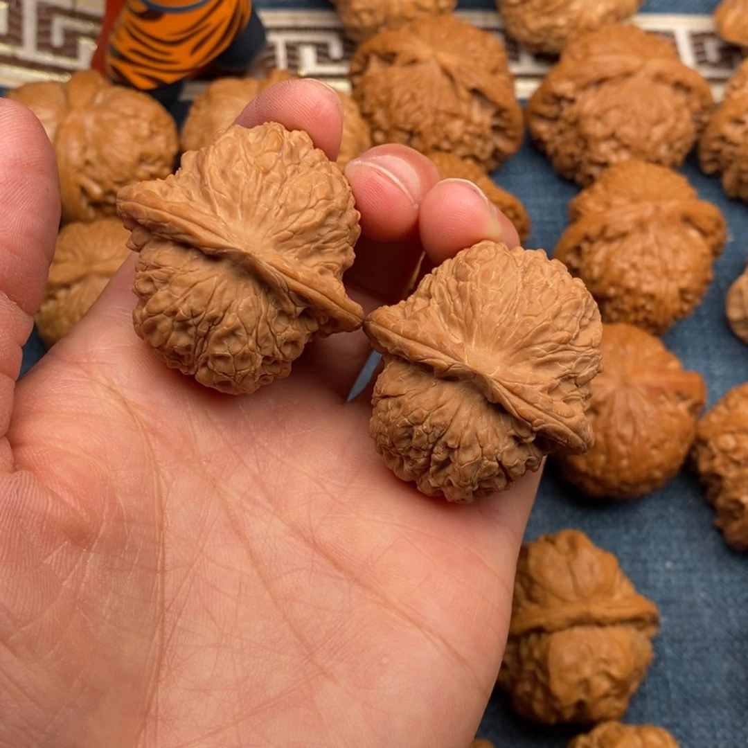 文玩核桃把件39全品血麒麟