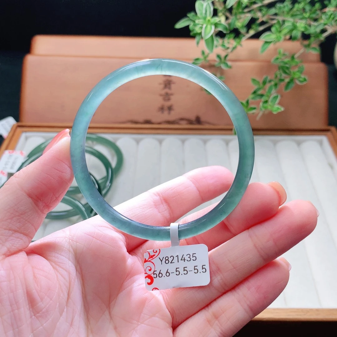 未镶嵌手镯（圆镯）翡翠