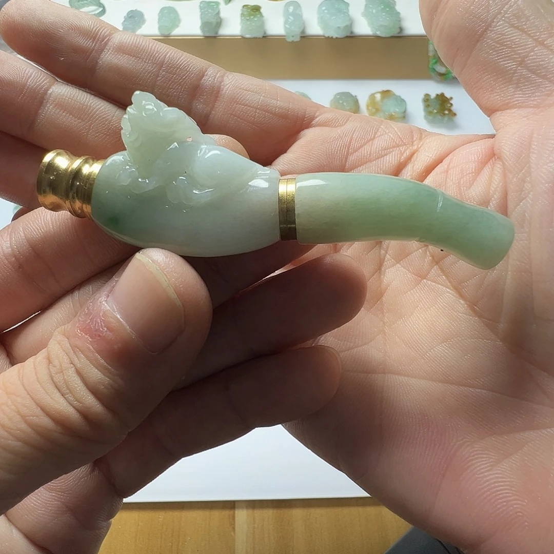 定制翡翠未镶嵌烟嘴