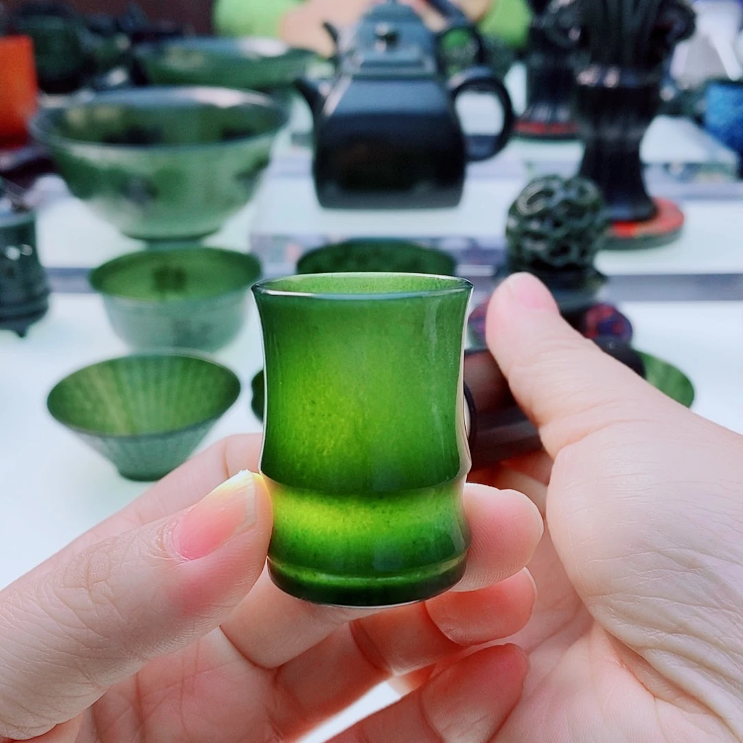 未镶嵌和田玉摆件微瑕