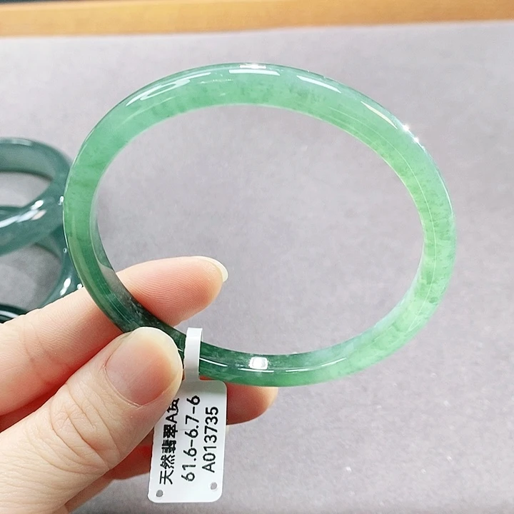 翡翠未镶嵌手镯（圆镯）