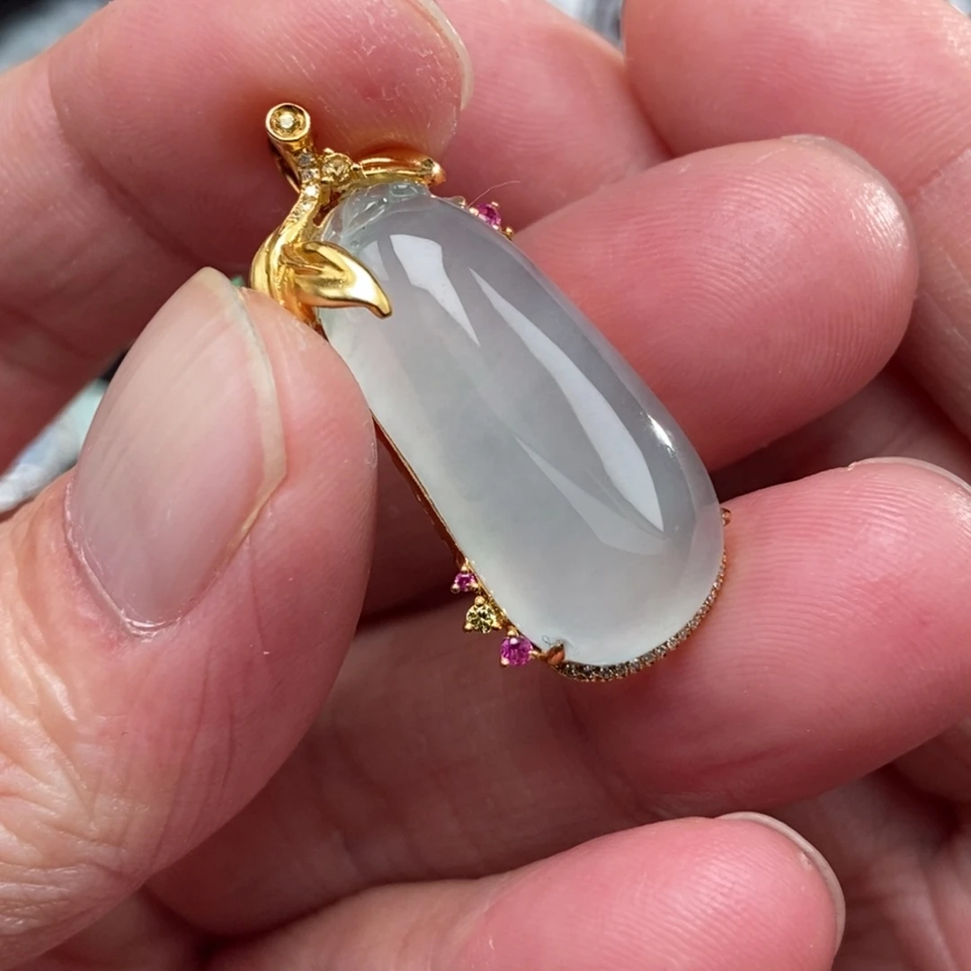 颈饰18K金镶嵌翡翠福瓜