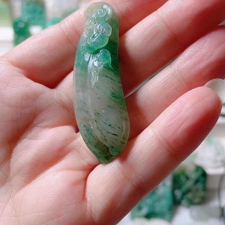 红***妆独山玉未镶嵌挂件