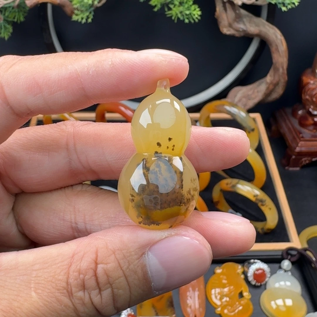 石英质玉（黄龙玉）未镶嵌吊坠(不含链)