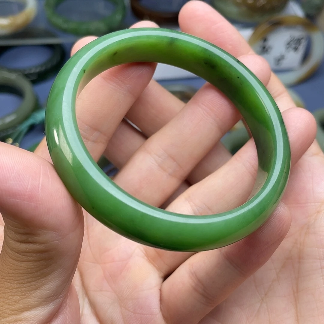 未镶嵌手镯和田玉（碧玉）60mm阳绿