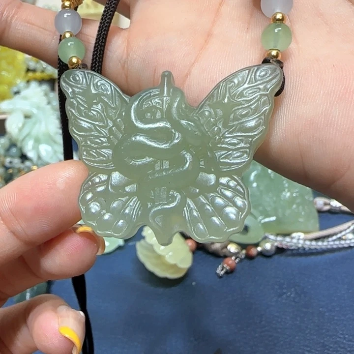 未镶嵌蛇纹石玉吊坠