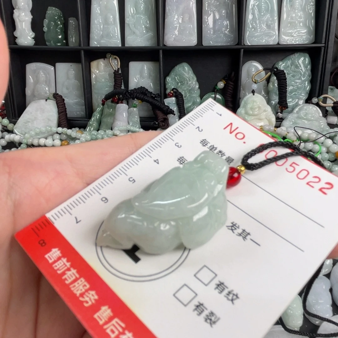翡翠未镶嵌吊坠(不含链)有纹