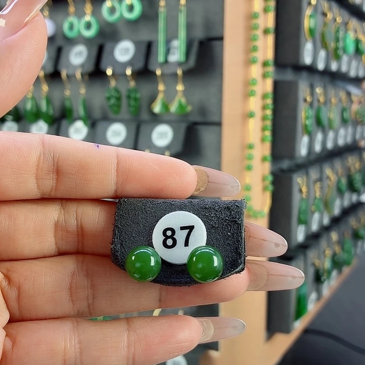 和田玉18K金镶嵌耳饰