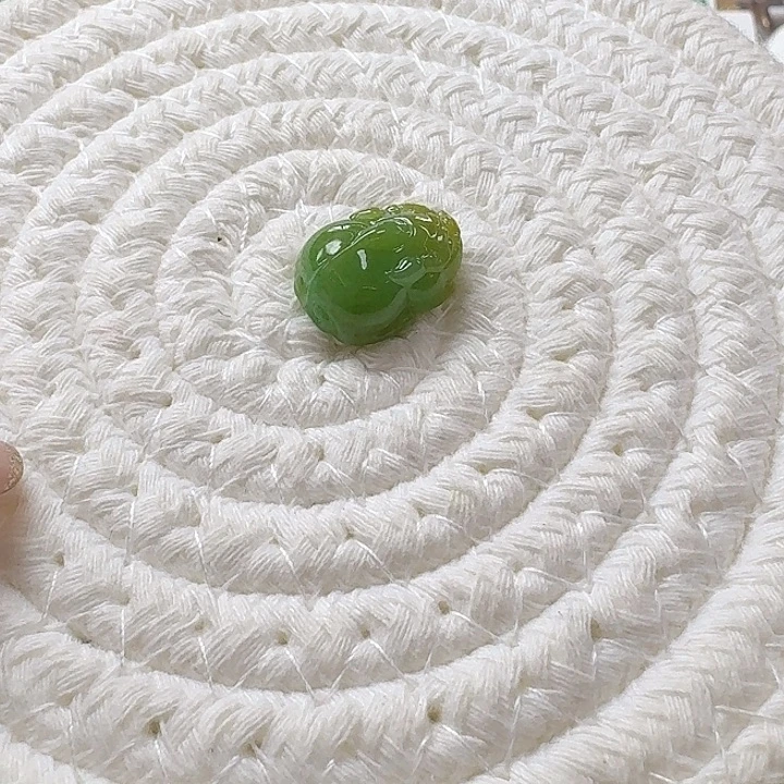 翡翠未镶嵌颈饰黄加绿招财貔貅