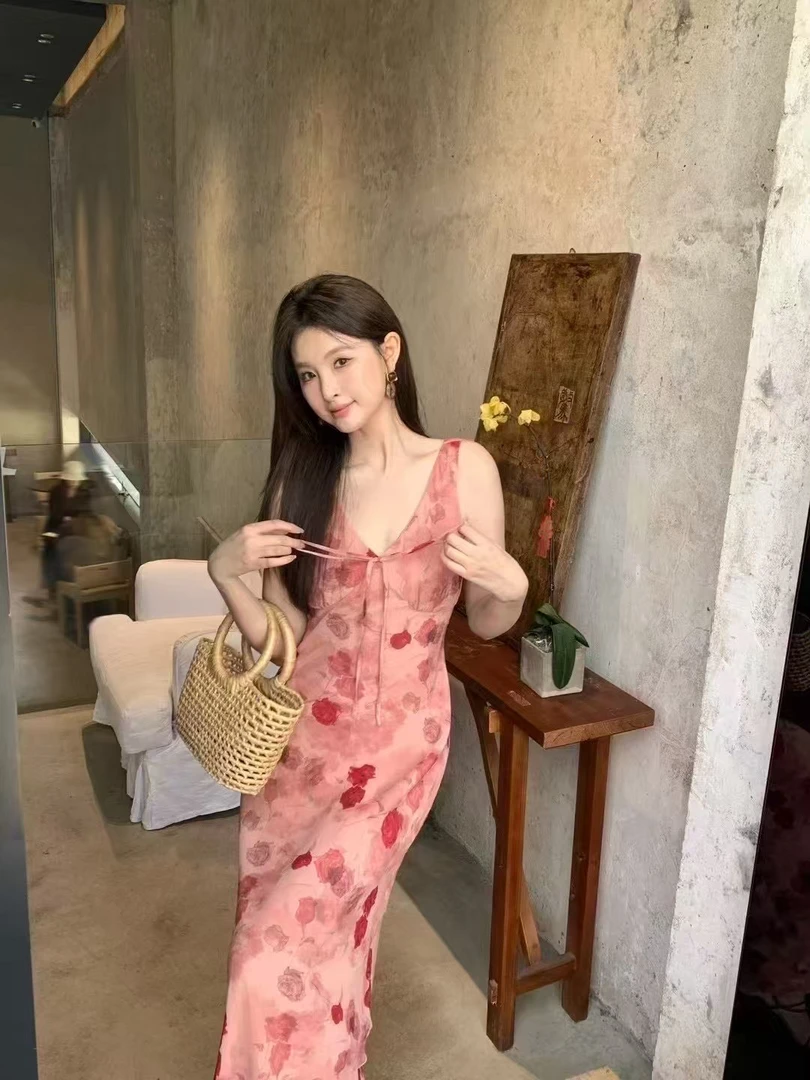 夏季名媛风V领粉红色玫瑰印花高腰吊带度假连衣裙气质长款