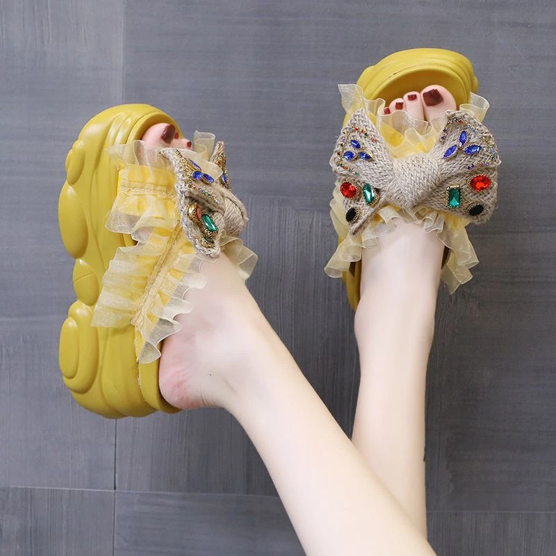 蝴蝶结水钻露趾拖鞋女2025夏新款内增高厚底松糕懒人一字沙滩凉拖