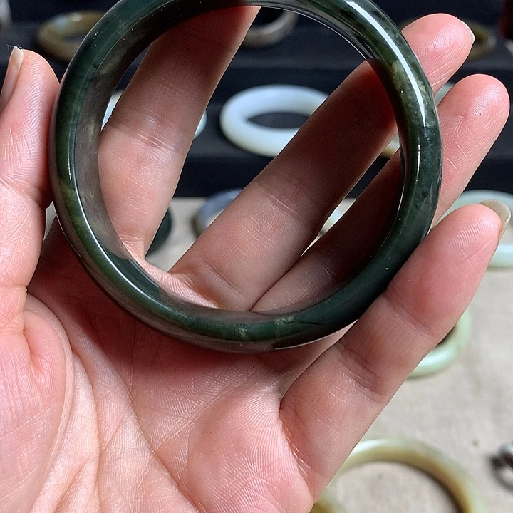 和田玉（糖玉）未镶嵌手镯