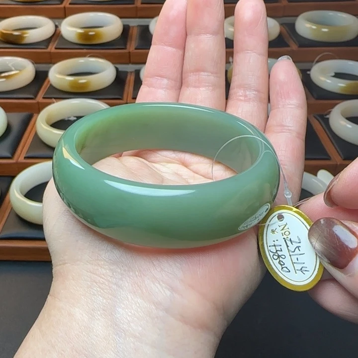 和田玉未镶嵌手镯