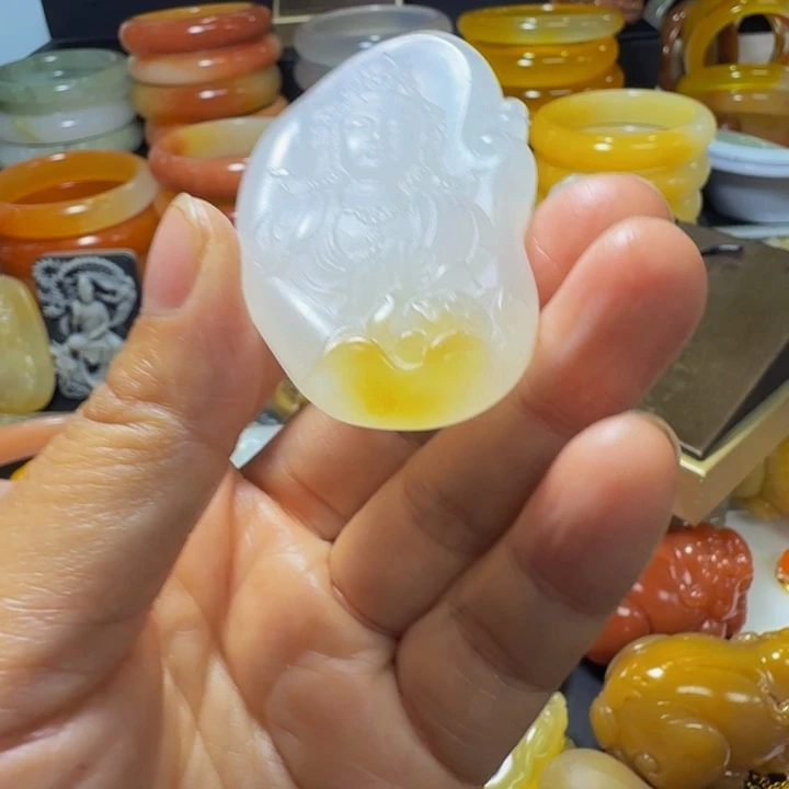 原***哥石英质玉未镶嵌颈饰