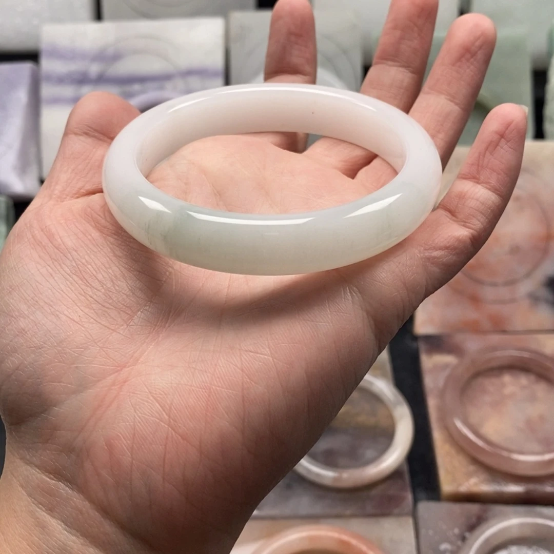 石英质玉未镶嵌手镯64圈口