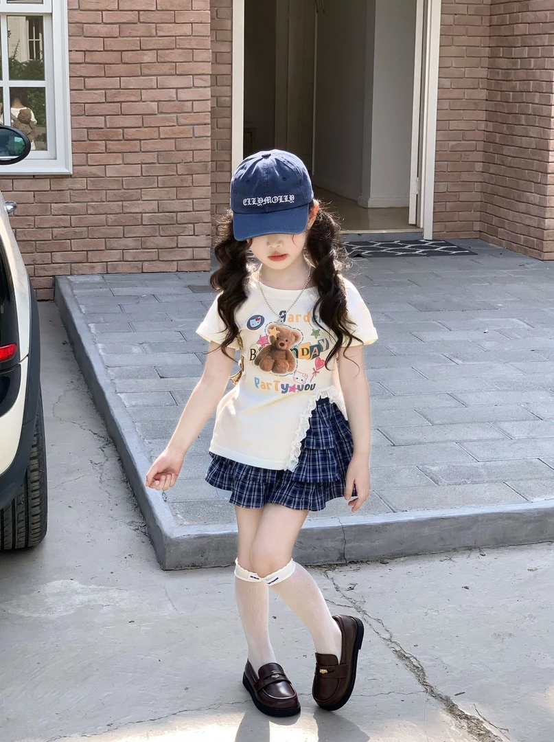2025韩版夏季新款女童欧若风小熊印花开叉短袖格子百褶裙套装洋气