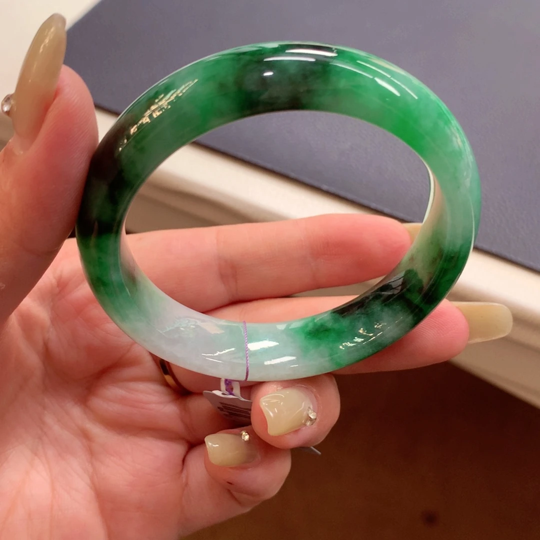 翡翠手镯未镶嵌翡翠