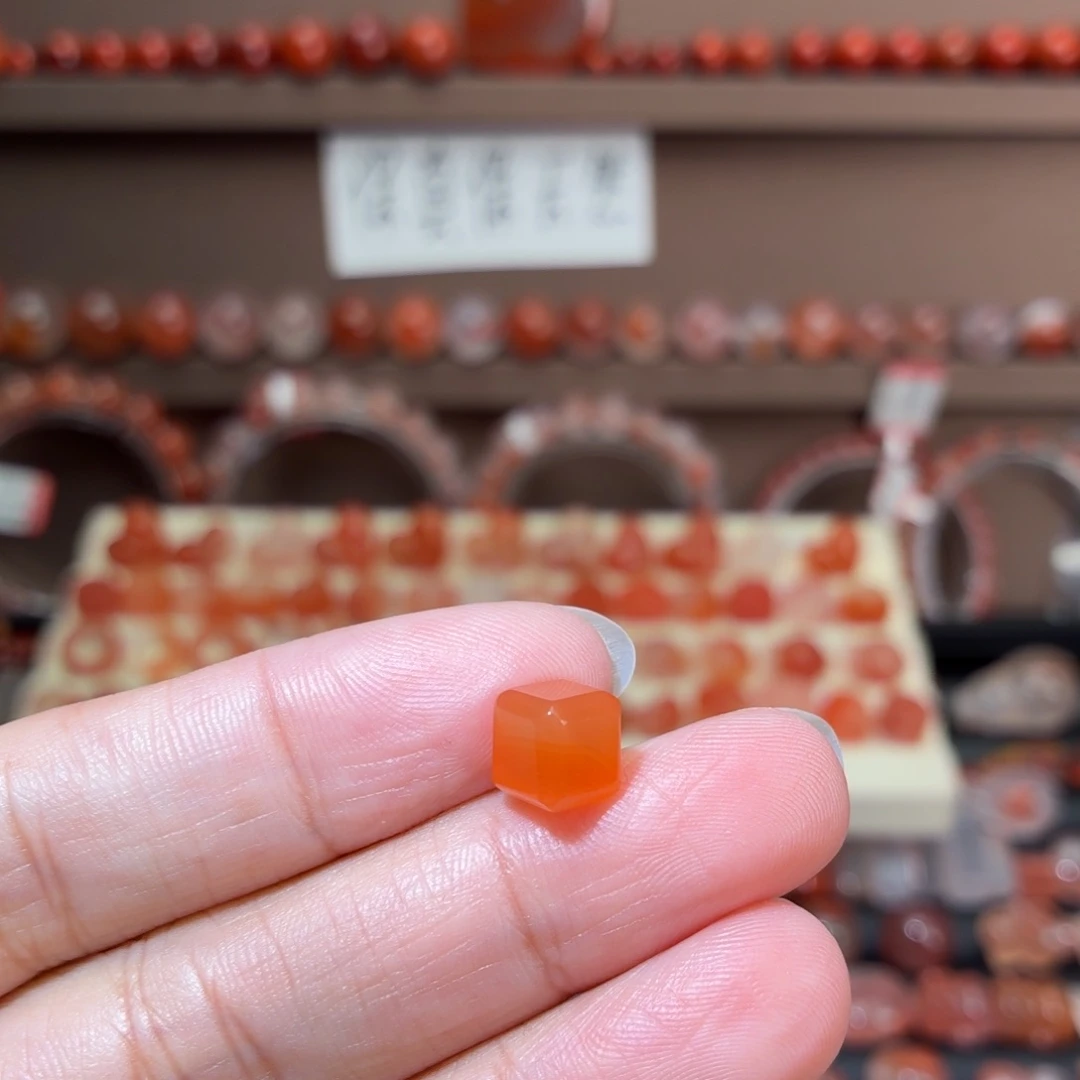 南红玛瑙未镶嵌川料方糖7+