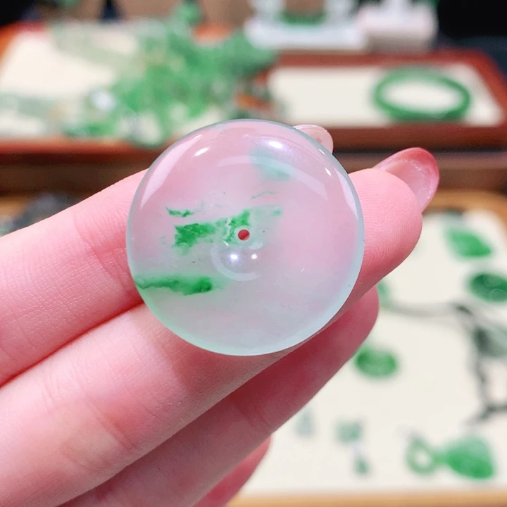 石英质玉（非洲翠）未镶嵌颈饰