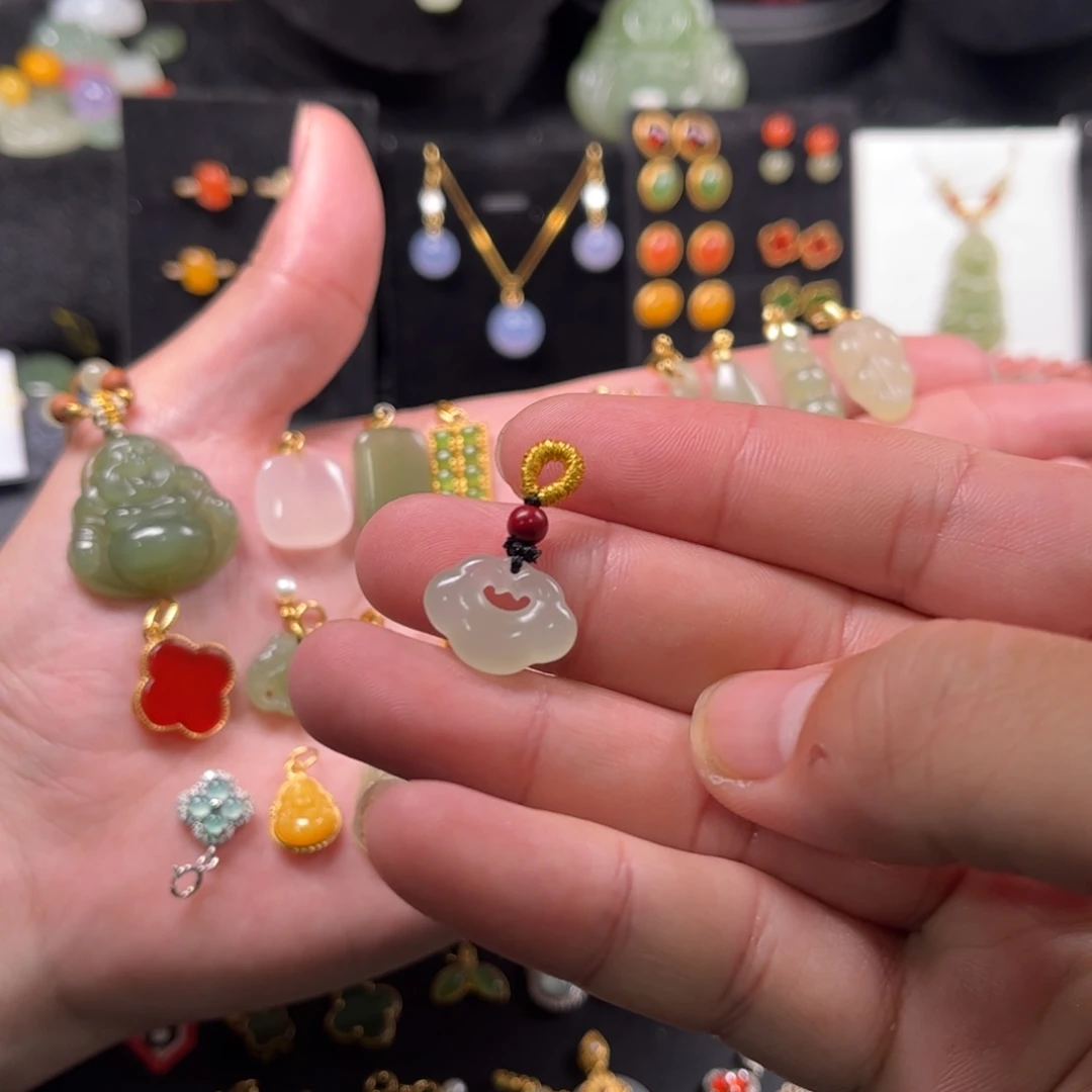 颈饰未镶嵌和田玉