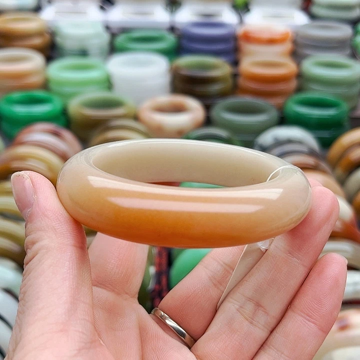 未镶嵌手镯（圆镯）石英质玉