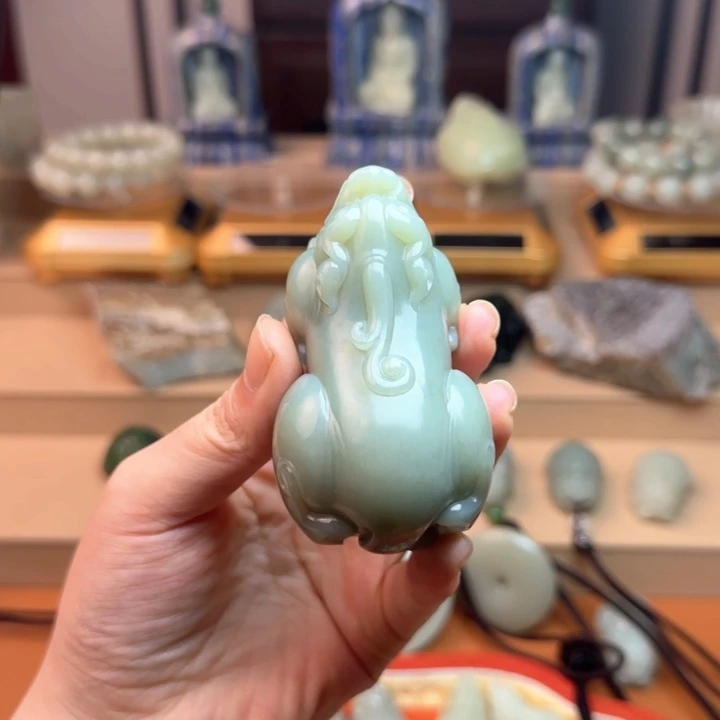 和田玉（糖玉）摆件未镶嵌且末蓝216克