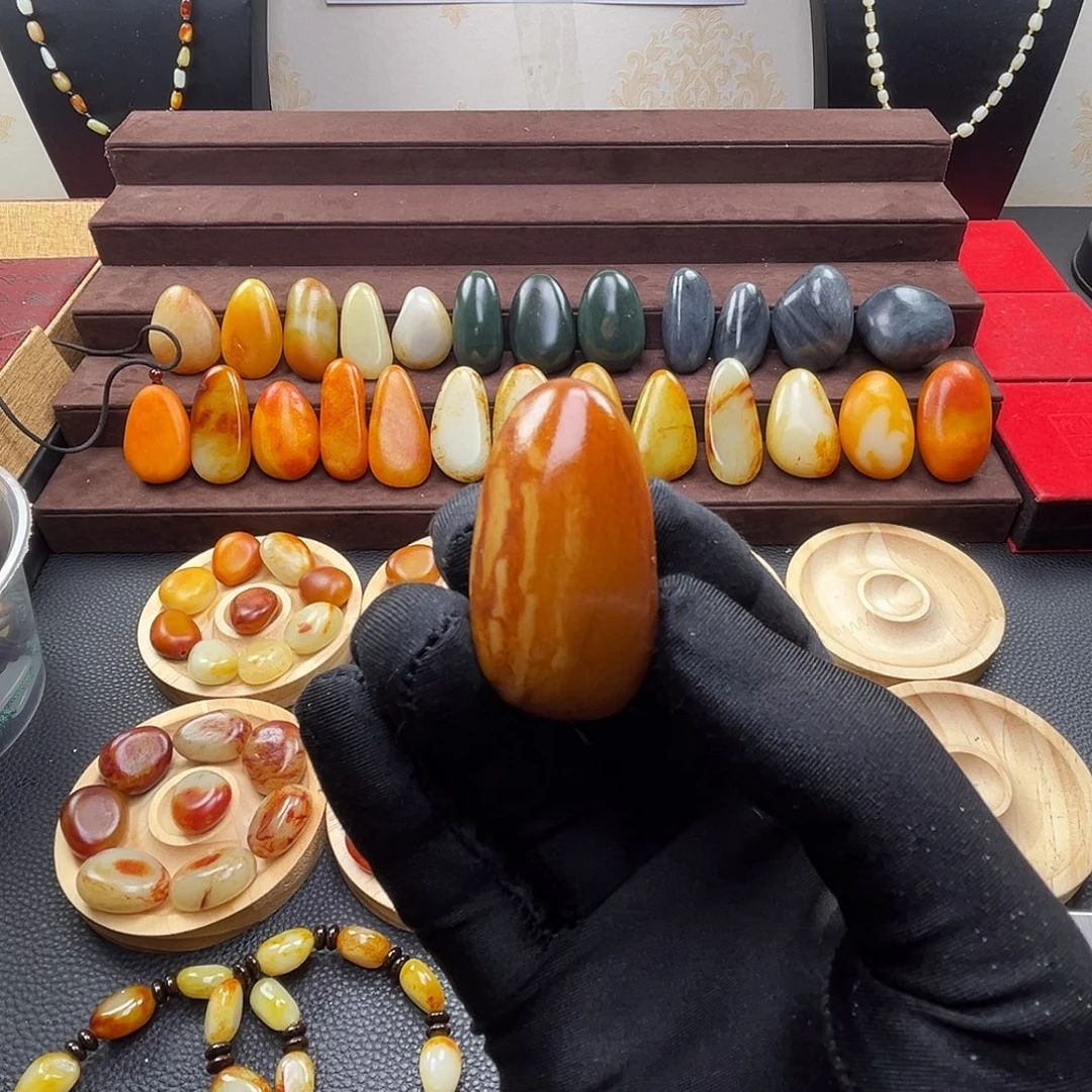 和田玉未镶嵌吊坠(赠链)