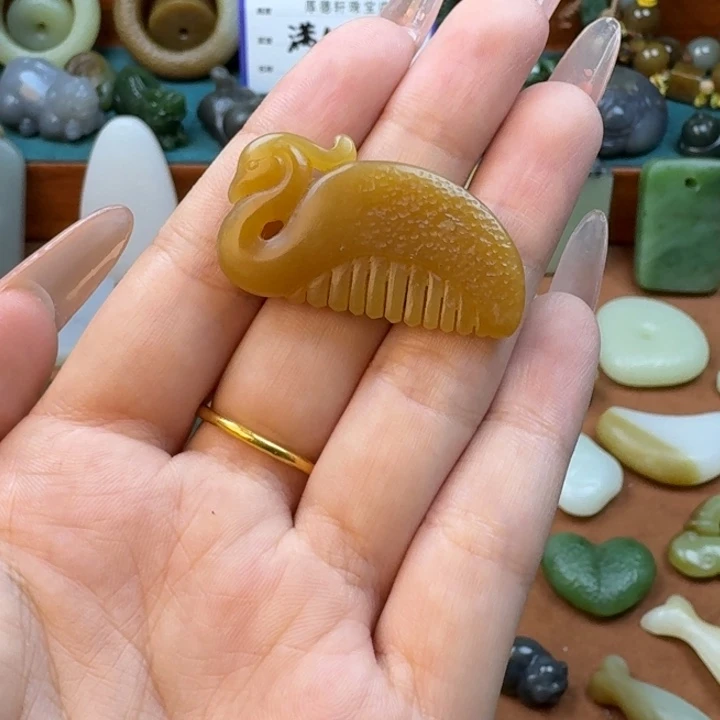 和田玉未镶嵌颈饰