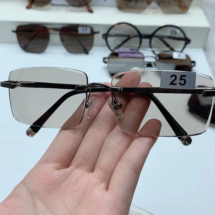 浅茶色商务款眼镜25