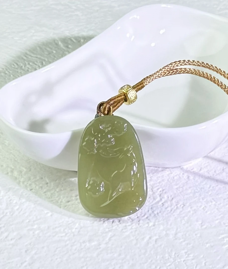 【小婉珠宝】 一路生花- 新疆黄口料和田玉吊坠