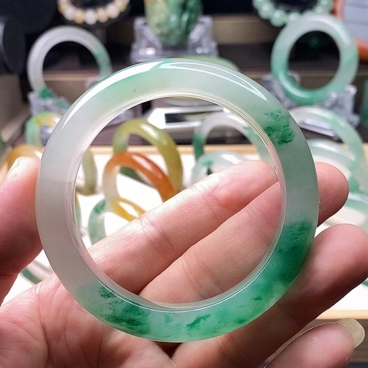 石英质玉(非洲翠)未镶嵌手镯