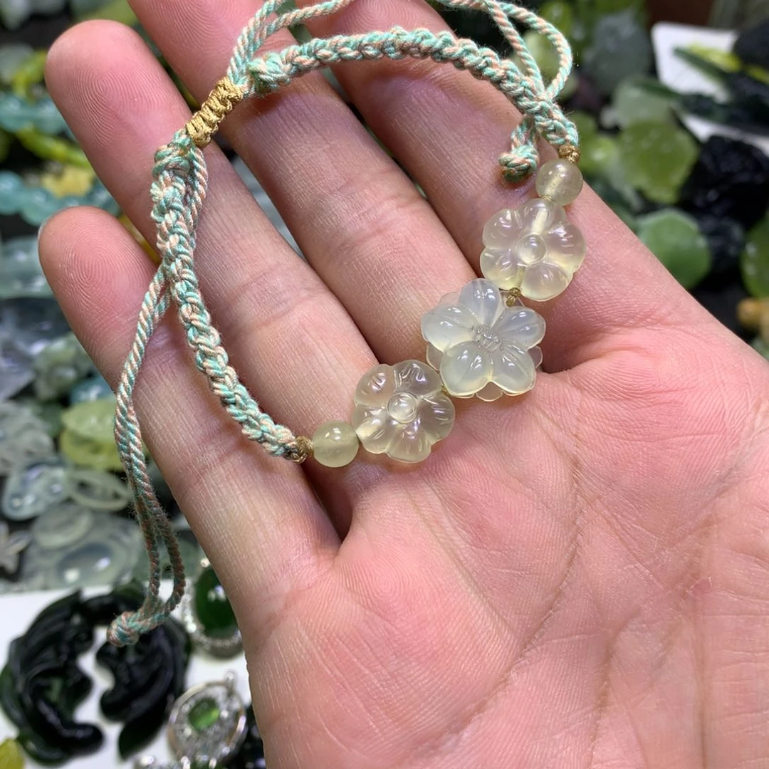 岫玉未镶嵌颈饰花花