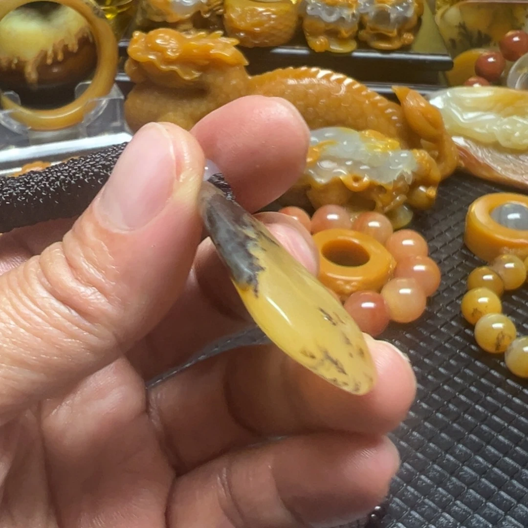 石英质玉未镶嵌颈饰