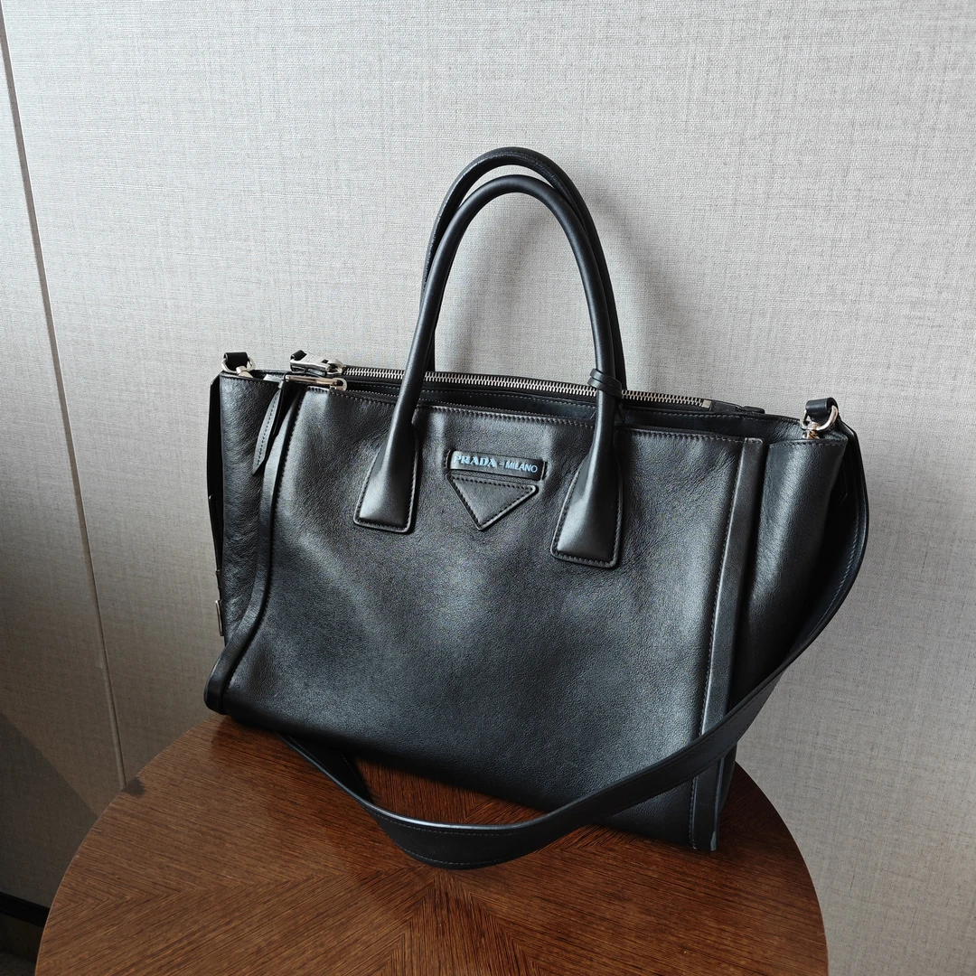 95新 Prada/普拉达 【胖】44 1031 黑色蓝logo单肩包