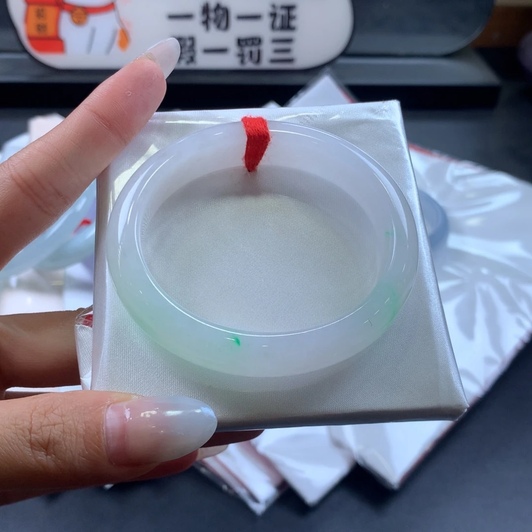 翡翠未镶嵌手镯54贵妃