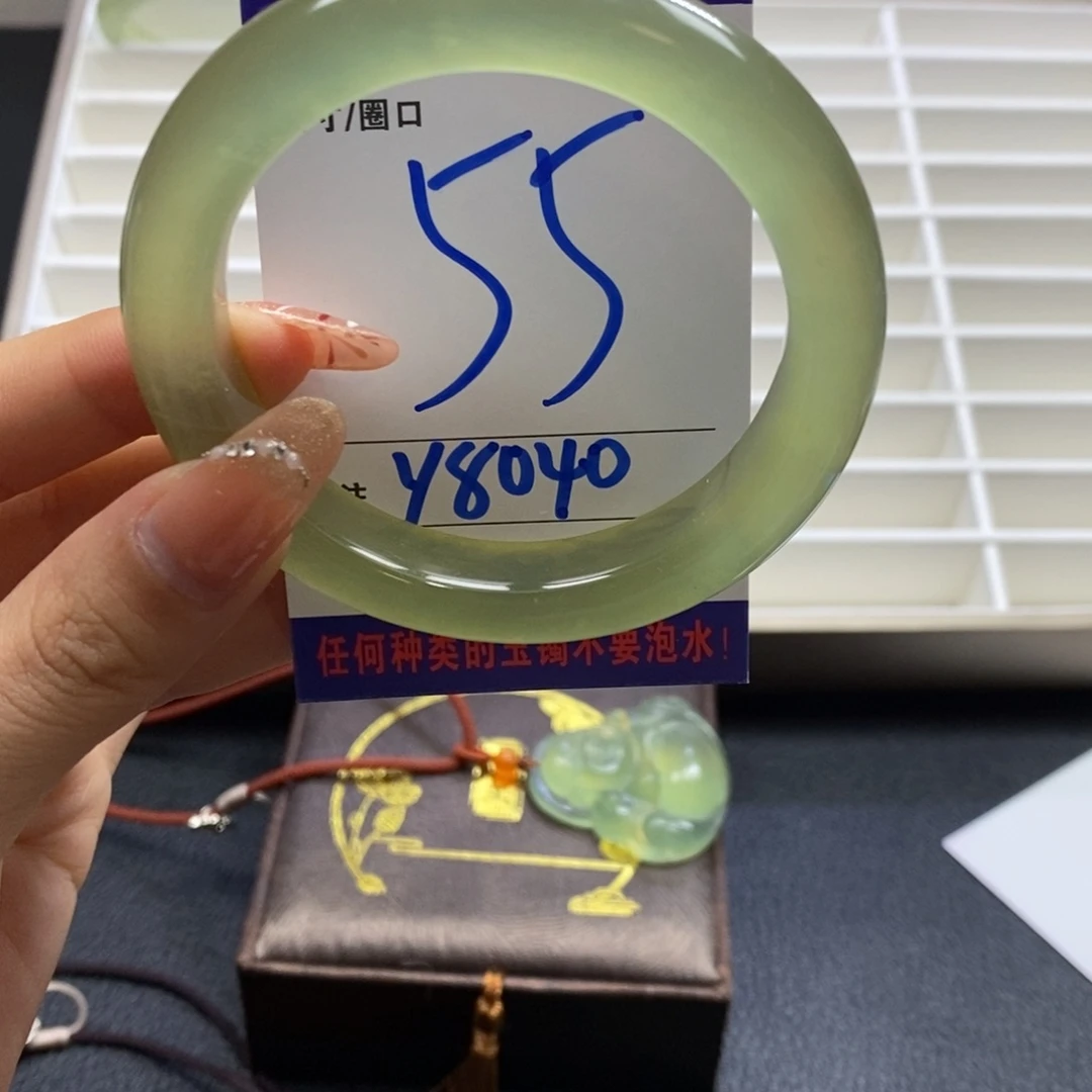 蛇纹石玉手镯未镶嵌