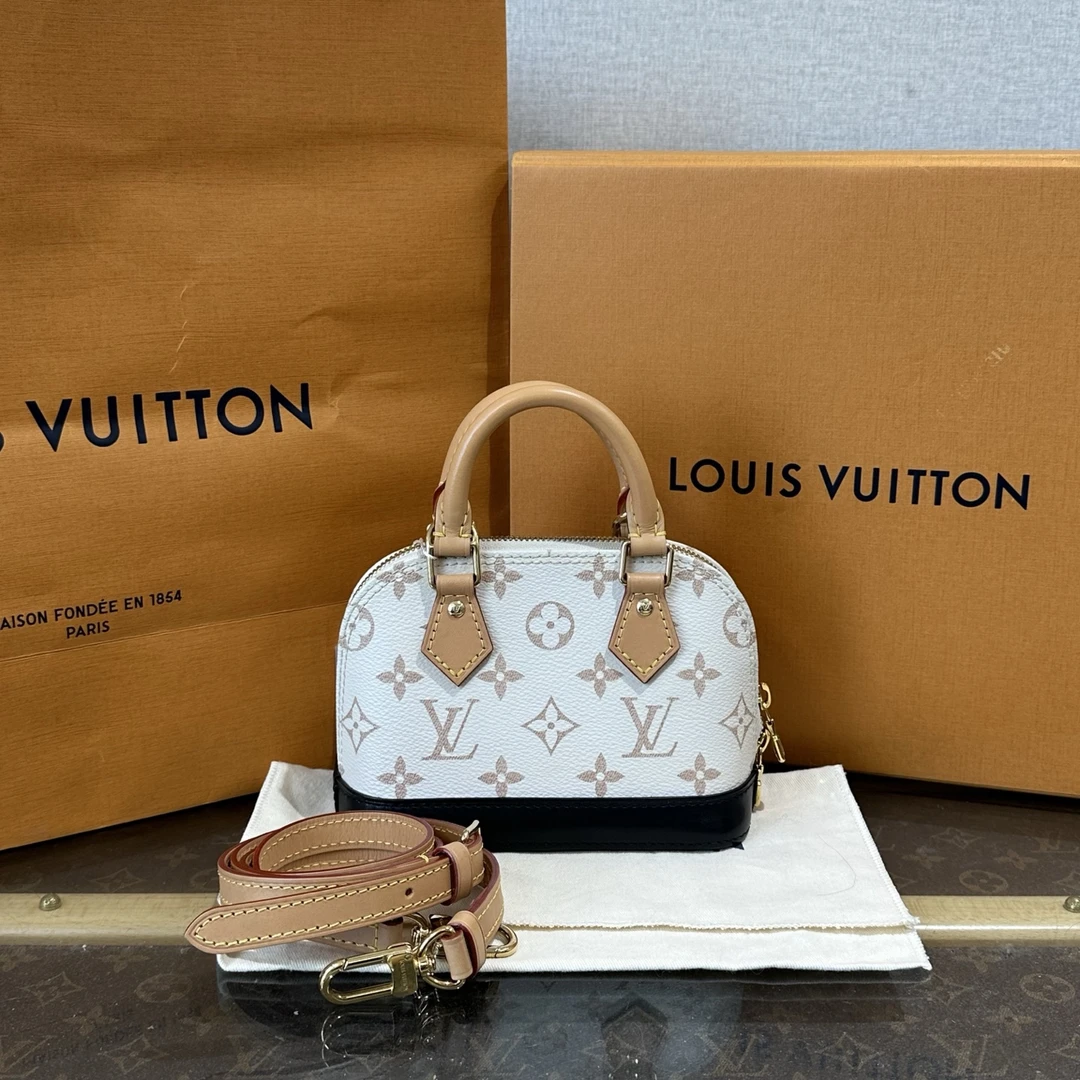 95新 LV 路易威登Alma nano沙丘贝壳手提斜挎包 15929