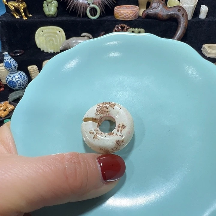 透闪石质玉未镶嵌挂件