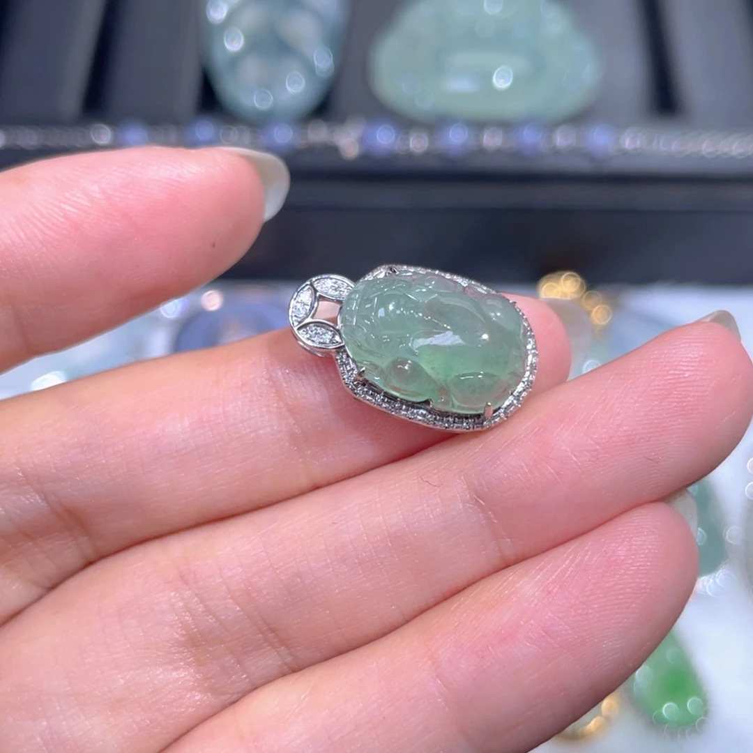 颈饰18K金镶嵌翡翠翡翠