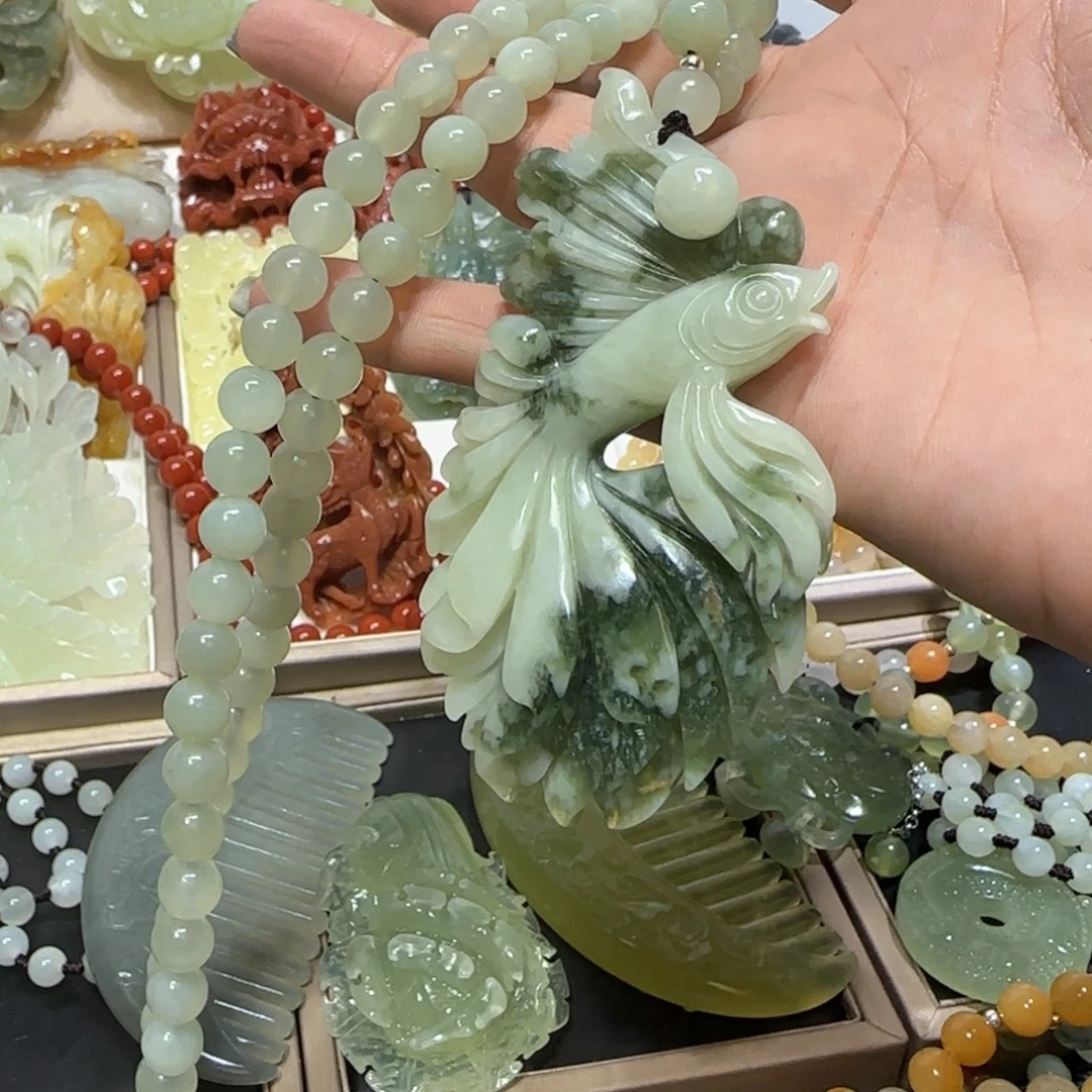 未镶嵌蛇纹石玉吊坠