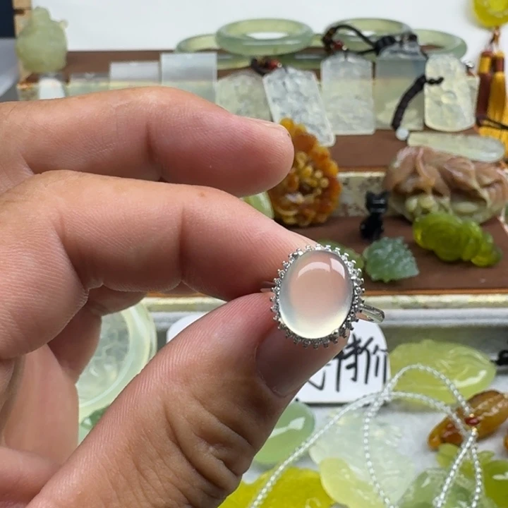 萌***糖未镶嵌蛇纹石玉颈饰