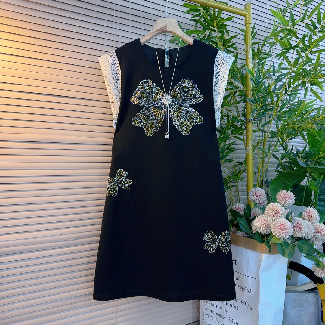 8671胖mm欧货时尚新款圆领重工烫钻蝴蝶飞飞袖设计感显瘦连衣裙