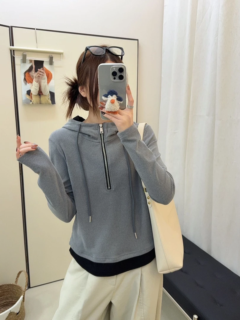 程程甄选 韩系设计感拼接假两件半拉链慕斯绒连帽T恤9135