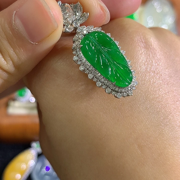 翡翠18K金镶嵌颈饰叶子